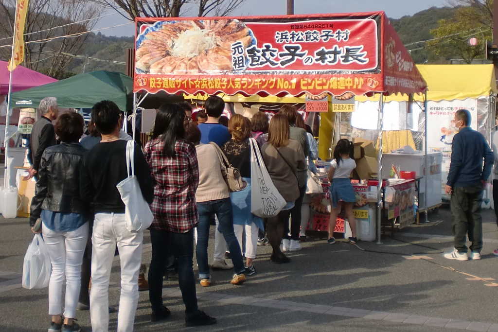 餃子の村長 行列